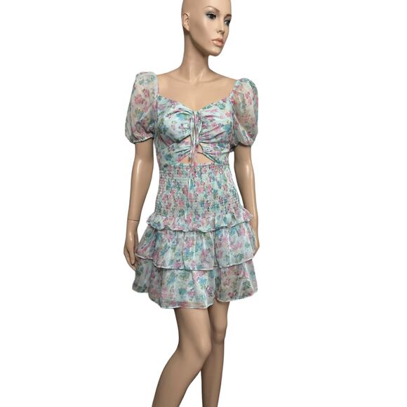 New ASTR Garland Floral Front Cutout Puff Sleeve Mini Dress in Mint Size M - Picture 5 of 16